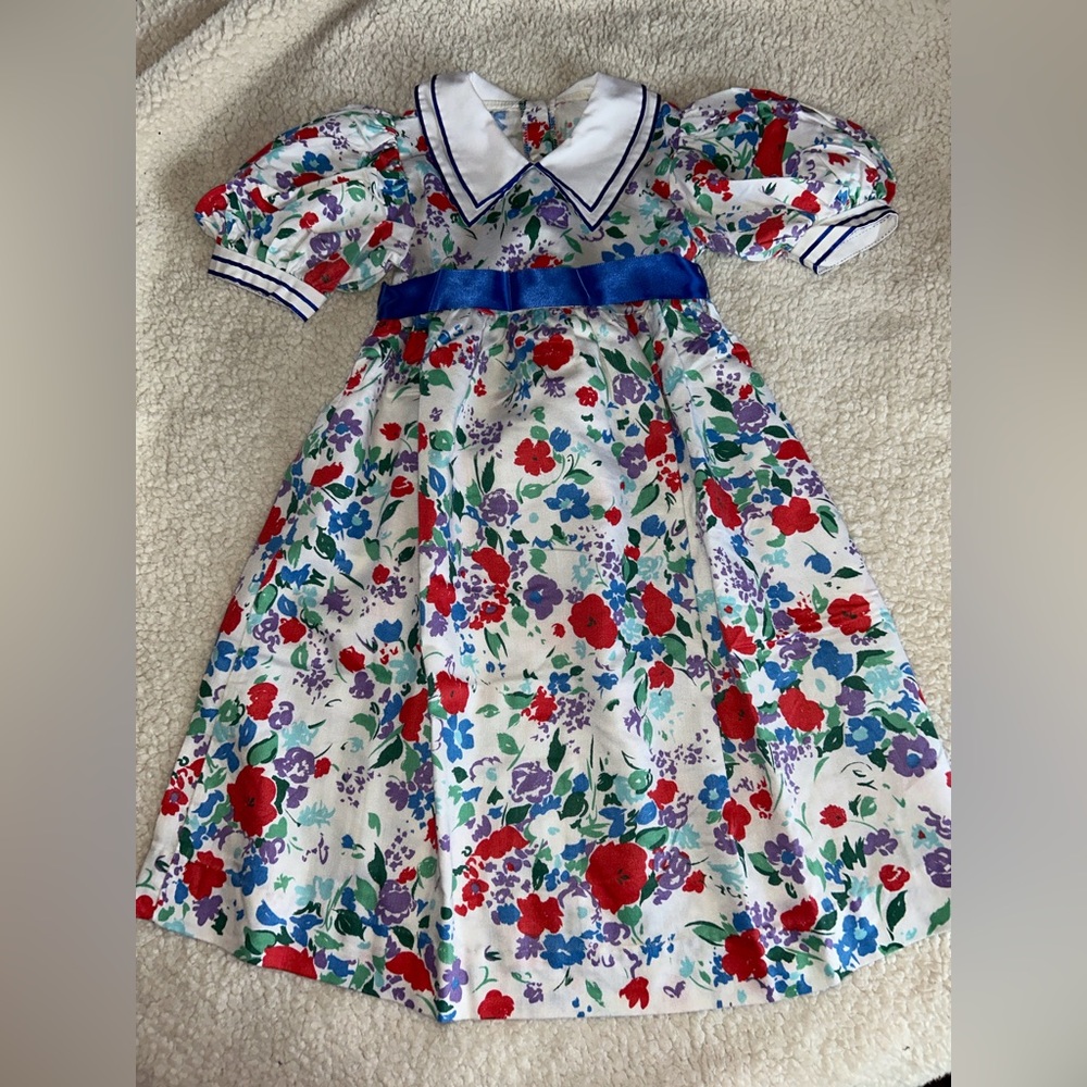 Vintage Sarah Kent dress. White with blue and red flowers. 90s. EUC. Size 6X.